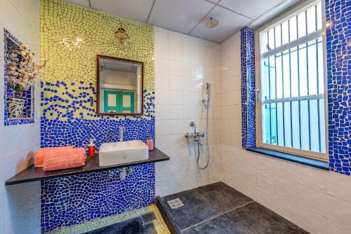 CosmicStays Raanjai By the River -Vintage Homestay