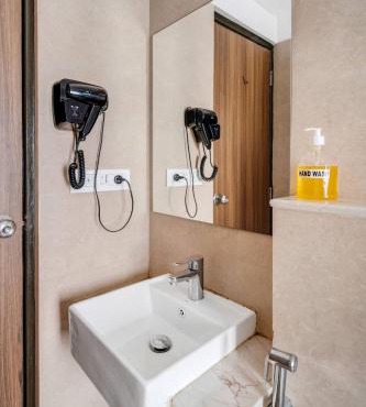 Tao C Cozy Private Room in Shared 3BHK