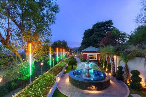 StayVista at Lawn House - Shrimant Wada Royal Stay