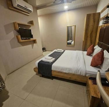 Luxury Hotel Addoree Palace - Near Mumbai Airport
