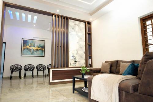 PATHIRAMANAL Service Villas