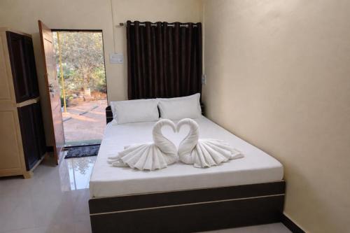 Aangan Homestay - Garden Retreat Near Ratnagiri