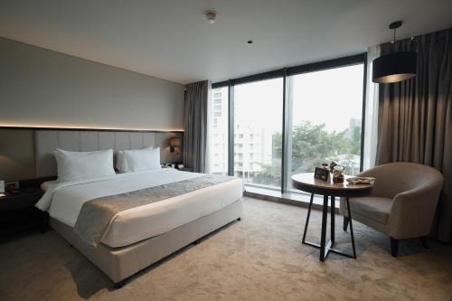 Essentia Premier Hotel Pune Wakad