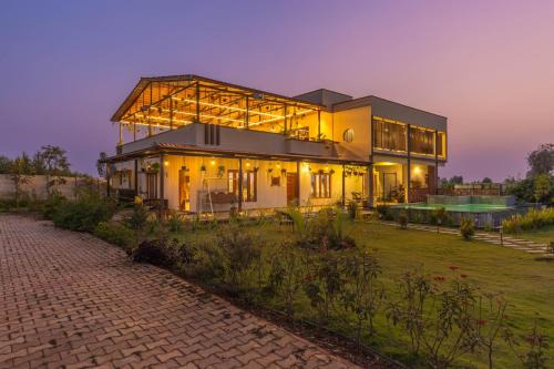 BlueMirage VillaPoolGardenJacuzzi30min Airport in Bangalore