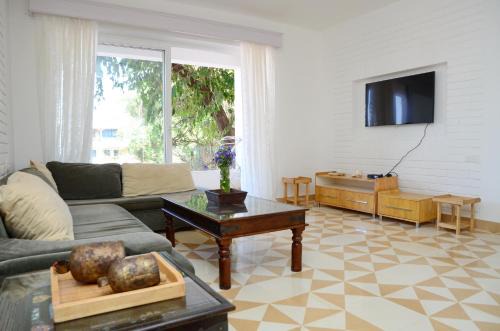 Santa Terra by The Blue Kite - 1 & 2 BHK Apartments With Common Pool, Kitchen, Security & Wifi, Near to Casino & Candolim Beach